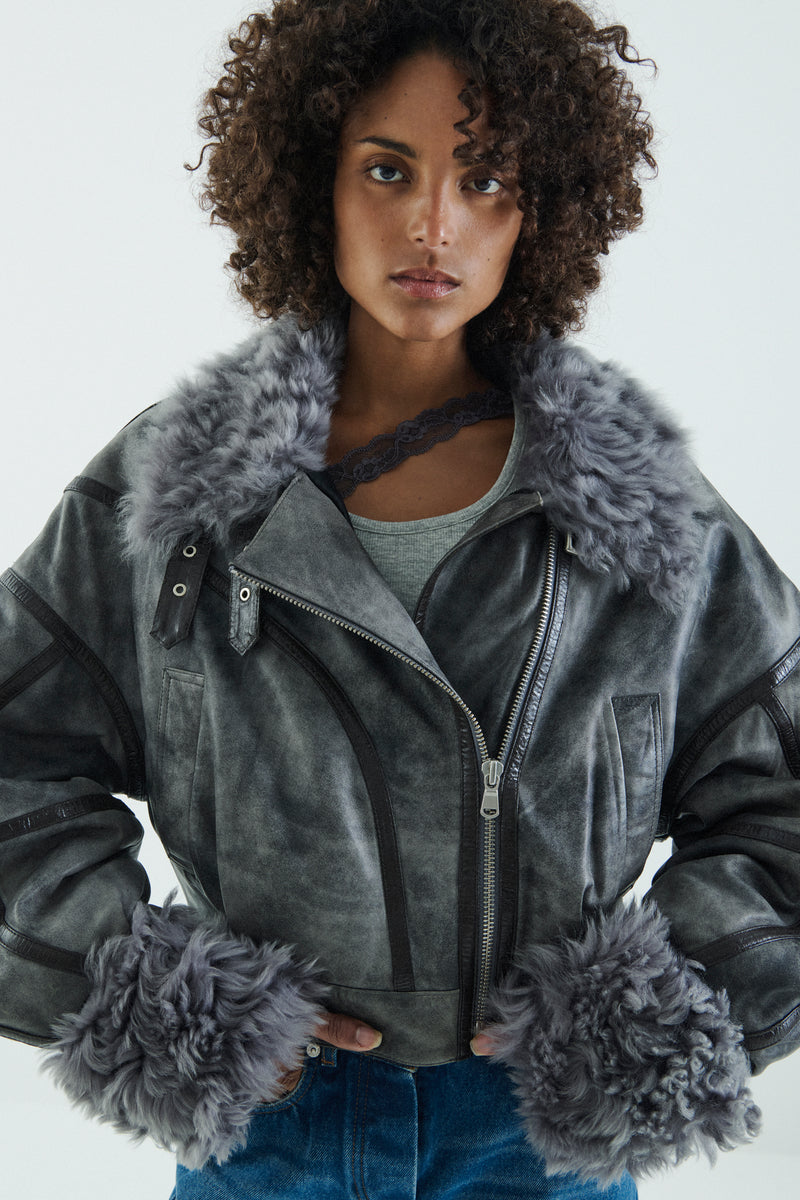 SIGNATURE AVIATOR JACKET IN DISTRESSED LEATHER - 2 LEFT