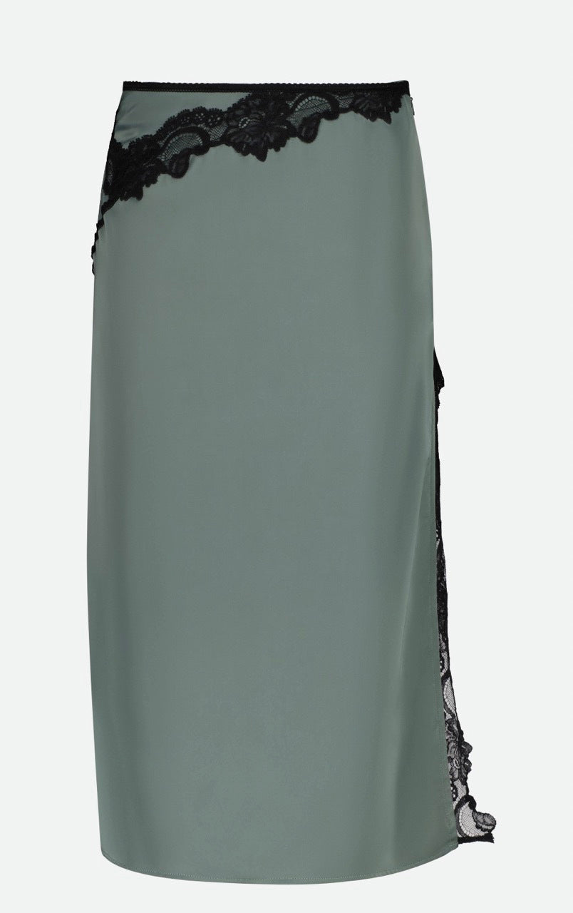 SKIRT WITH LACE DETAILS AND SIDE SLITS