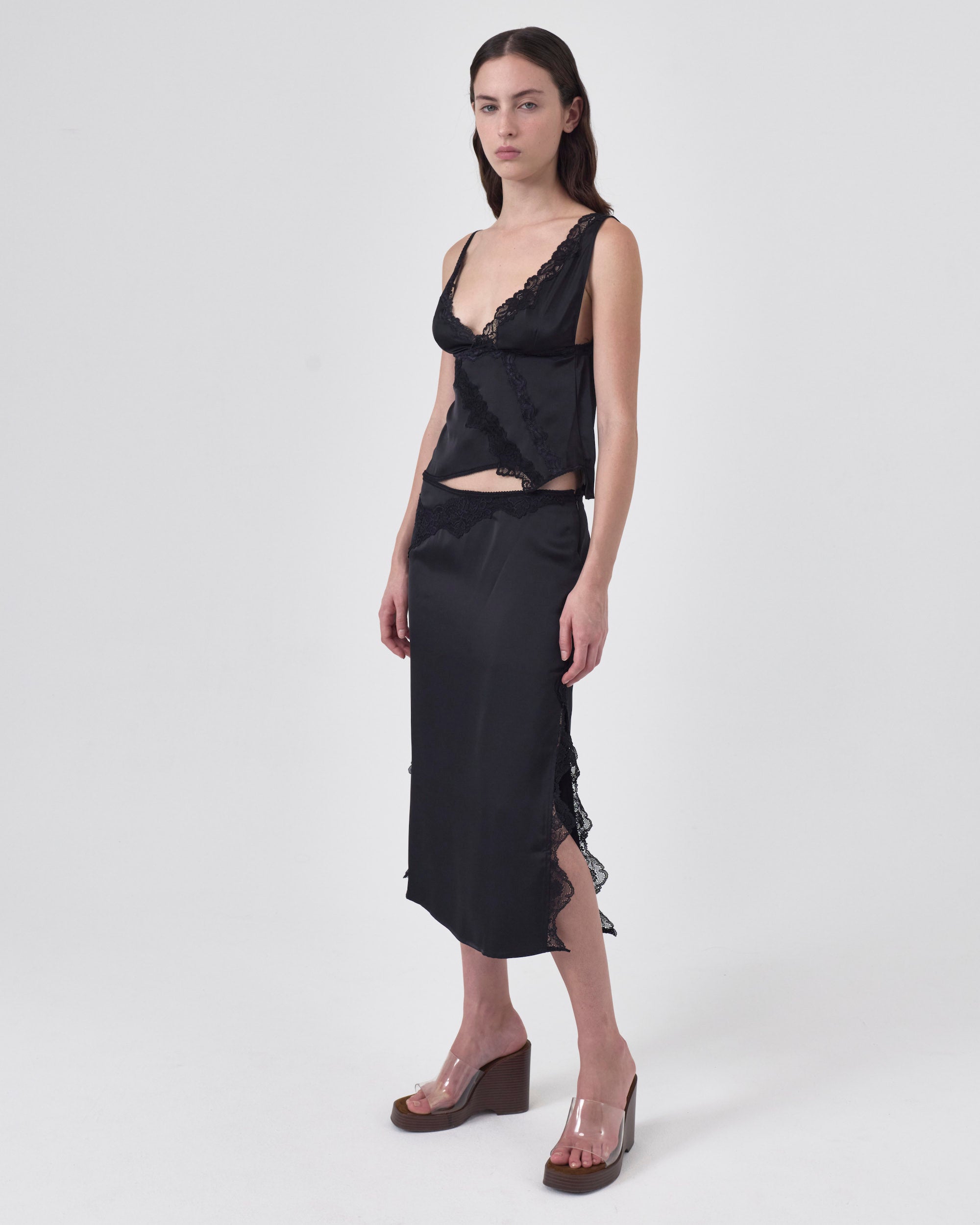 SKIRT WITH LACE DETAILS AND SIDE SLITS