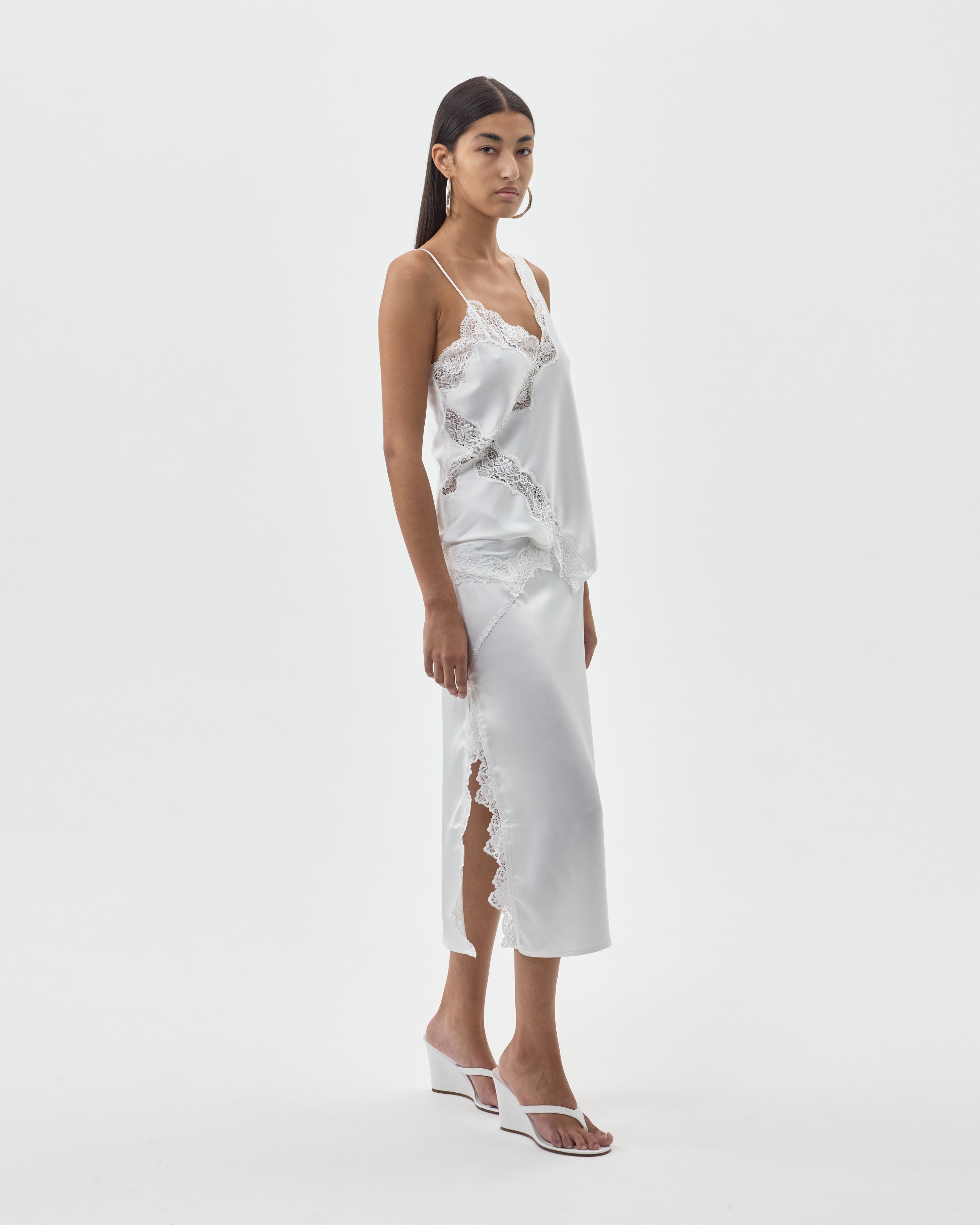 SKIRT WITH LACE DETAILS AND SIDE SLITS