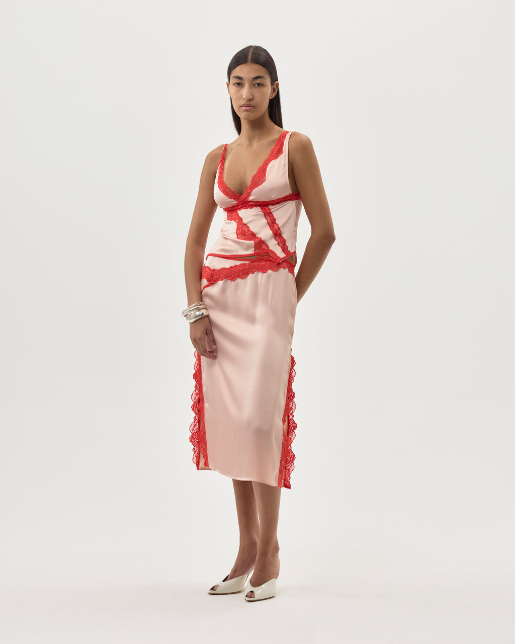 SKIRT WITH LACE DETAILS AND SIDE SLITS