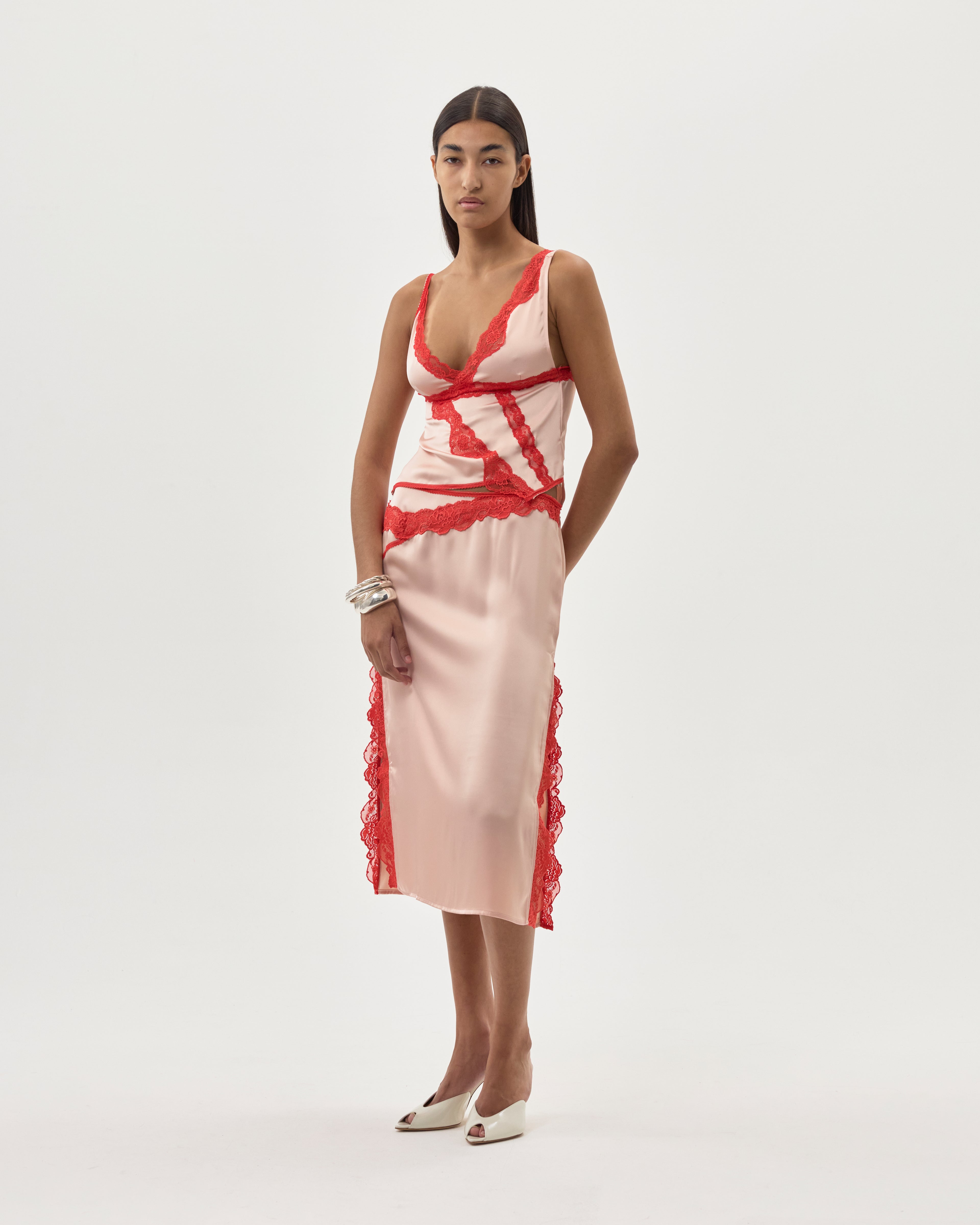 SKIRT WITH LACE DETAILS AND SIDE SLITS