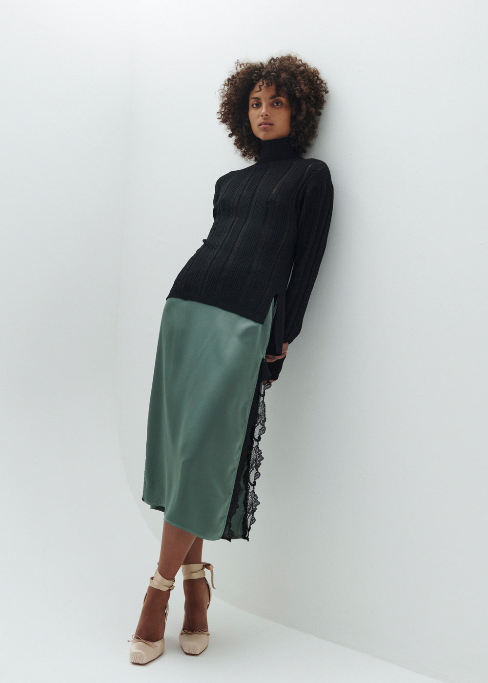 KNIT TURTLE NECK W/ LACE STITCH DETAIL