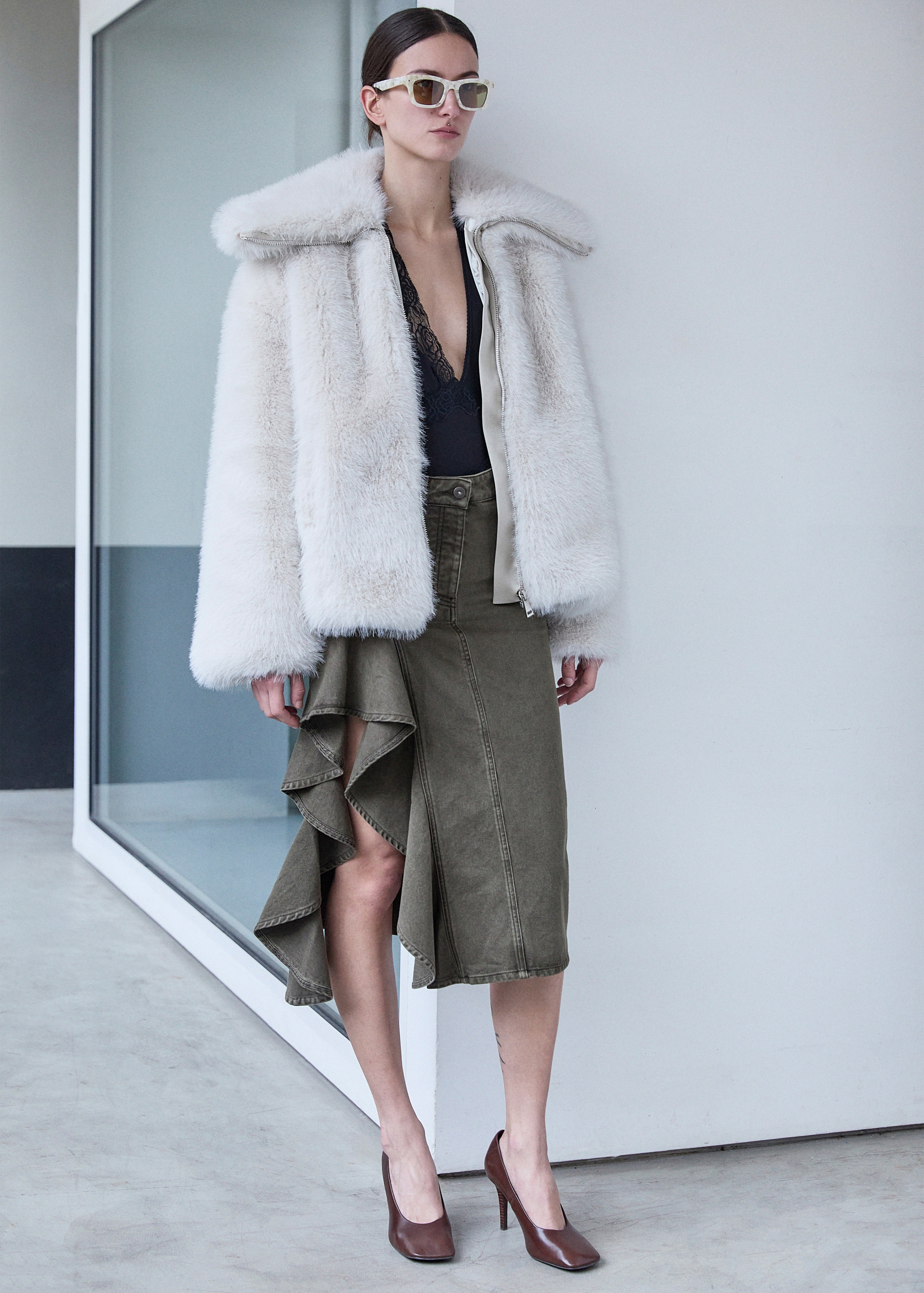 MIDI DENIM KHAKI SKIRT WITH RUFFLE THIGH CUT OUT