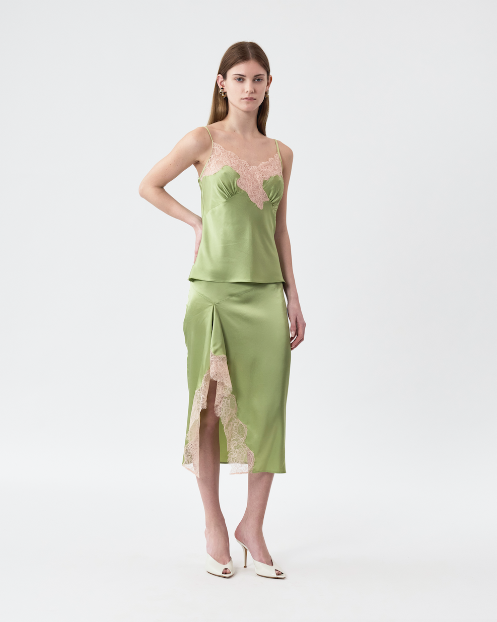 SIGNATURE LACE SKIRT