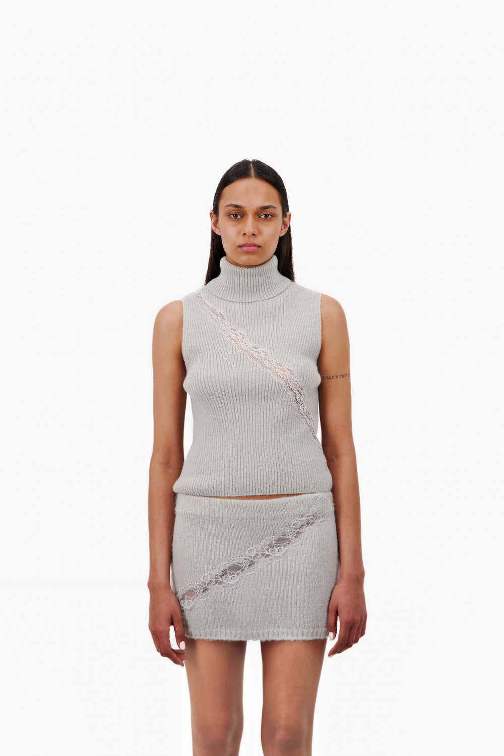 KNIT TURTLENECK VEST WITH LACE DETAIL - Vaillant Studio