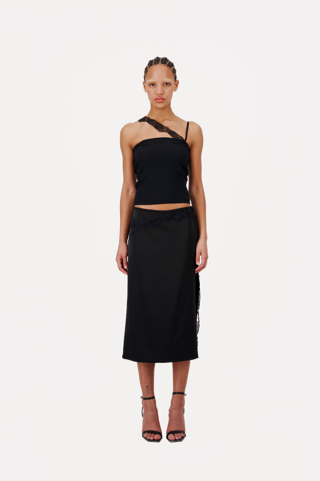 SKIRT WITH LACE DETAILS AND SIDE SLITS