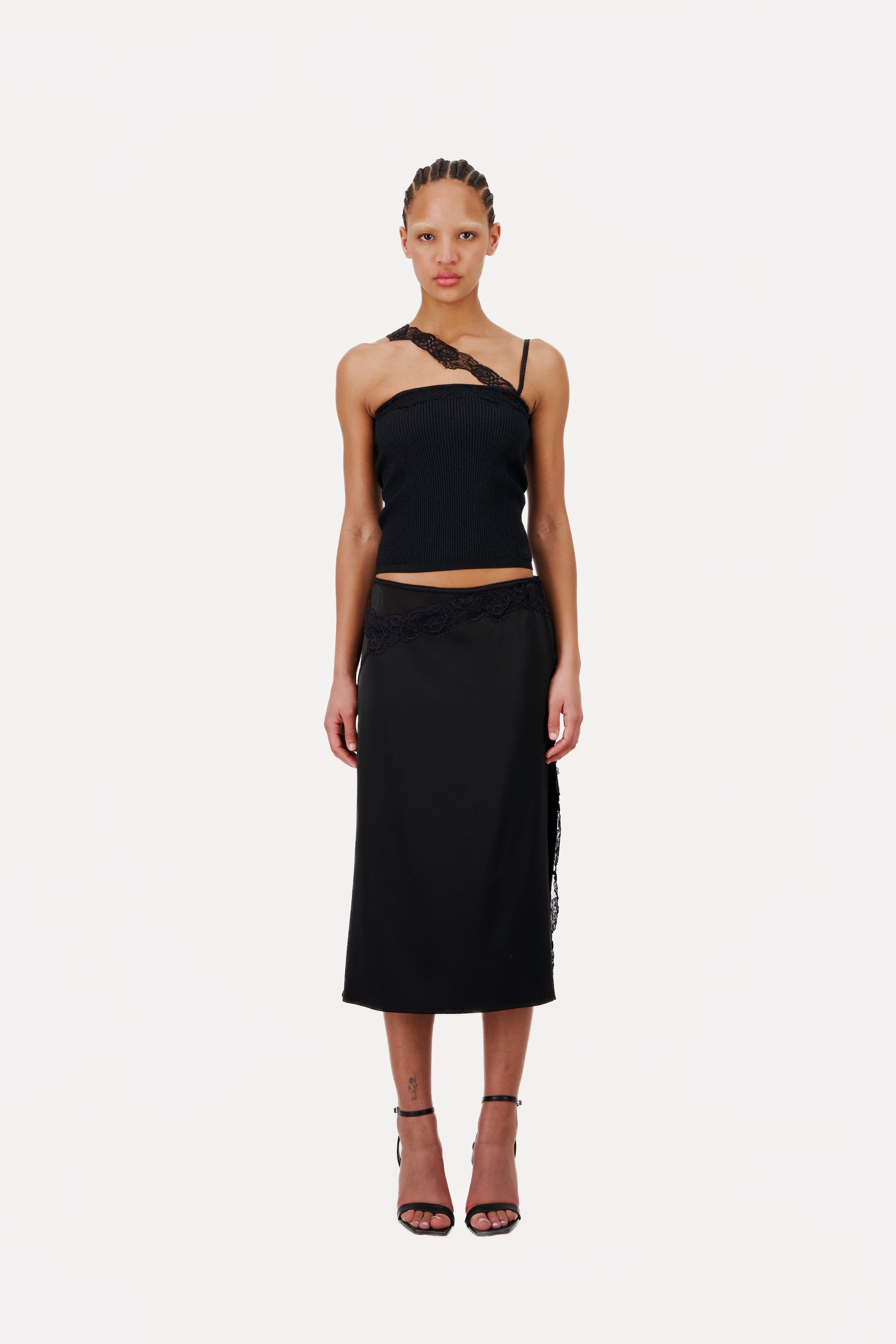 SKIRT WITH LACE DETAILS AND SIDE SLITS