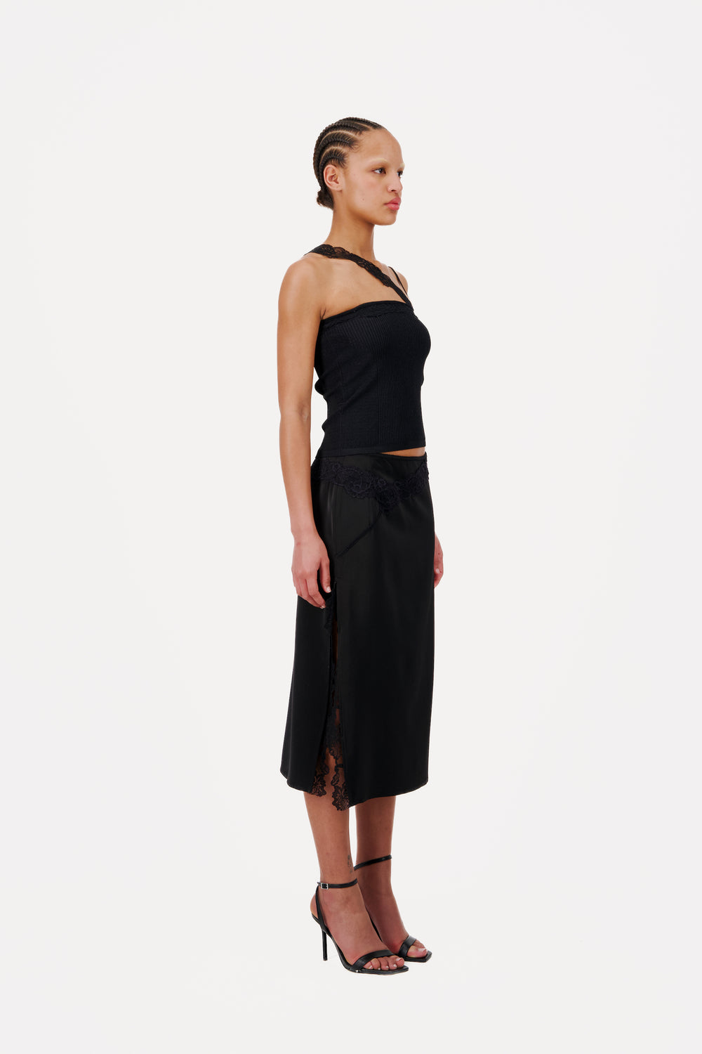 SKIRT WITH LACE DETAILS AND SIDE SLITS